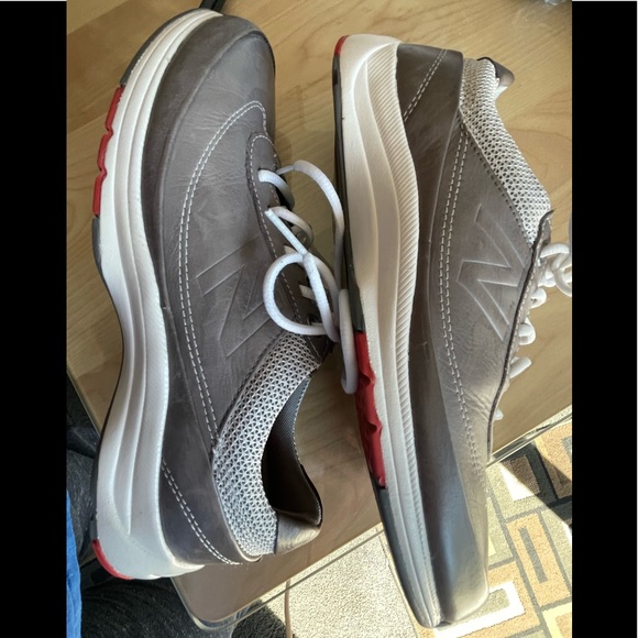 New Balance Limited Edition Gray leather Women’s 9 EUC cross trainers - Picture 5 of 11